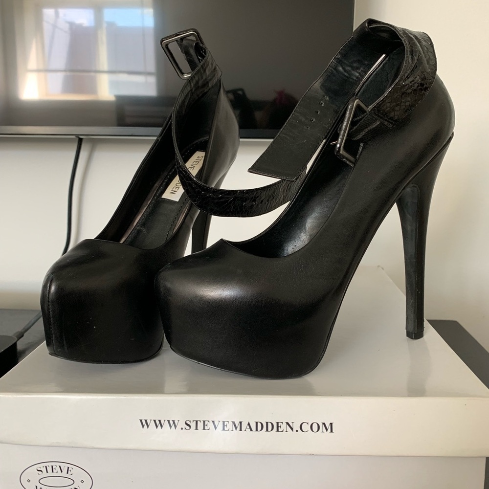 Steve Madden black heels